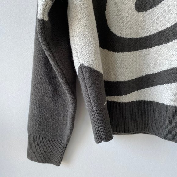 Twik Swirl Pattern Sweater - Picture 4 of 4